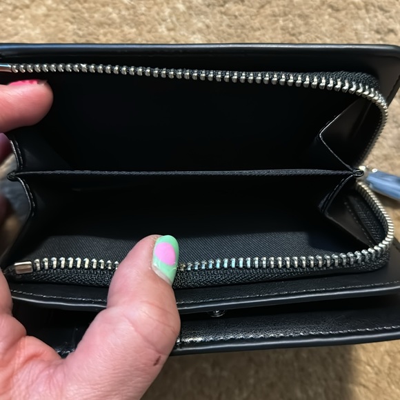 BEAUTIFUL Marc Jacobs Silver Chrome Wallet - Picture 7 of 10